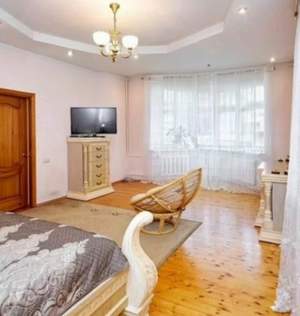 Дом 357м², 3-этажный, на длительный срок,