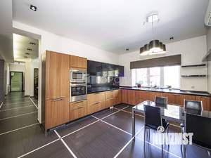 Дом 300м², 2-этажный, на длительный срок,