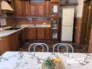 Дом 400м², 2-этажный, посуточно,