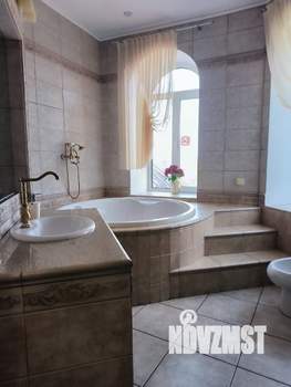 Дом 450м², 3-этажный, посуточно,