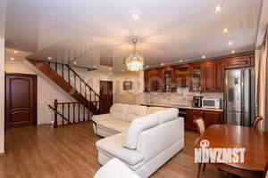 Коттедж 175м², 3-этажный, участок 4 сот.