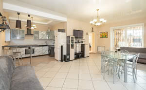 Дом 198м², 2-этажный, участок 5 сот.