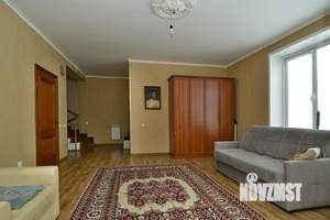 Таунхаус 180м², 3-этажный, участок 1 сот.