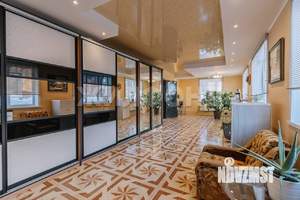 Коттедж 329м², 3-этажный, участок 5 сот.