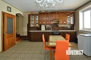 Таунхаус 180м², 3-этажный, участок 1 сот.