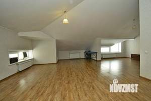 Таунхаус 180м², 3-этажный, участок 1 сот.