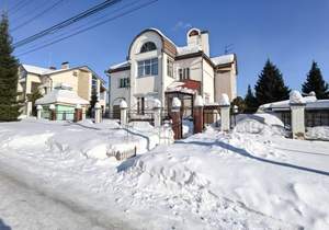 Дом 428м², 3-этажный, участок 13 сот.