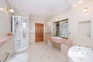 Коттедж 556м², 3-этажный, участок 16 сот.