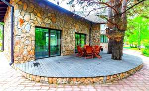 Дом 300м&sup2;, 2-этажный, на длительный срок, 