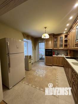 Коттедж 375м&sup2;, 3-этажный, на длительный срок, 