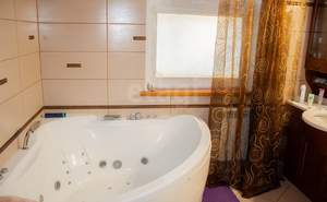 Дом 400м&sup2;, 2-этажный, на длительный срок, 