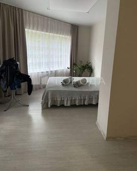 Дом 700м&sup2;, 3-этажный, на длительный срок, 