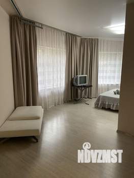 Коттедж 700м&sup2;, 3-этажный, на длительный срок, 