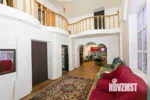 Дом 320м&sup2;, 2-этажный, на длительный срок, 