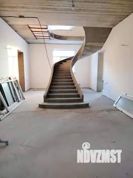 Коттедж 400м&sup2;, 2-этажный, на длительный срок, 