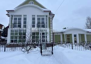 Дом 375м&sup2;, 3-этажный, на длительный срок, 