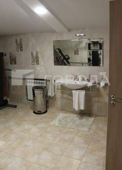 Дом 700м&sup2;, 3-этажный, на длительный срок, 