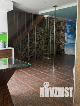 Дом 200м&sup2;, 3-этажный, посуточно, 