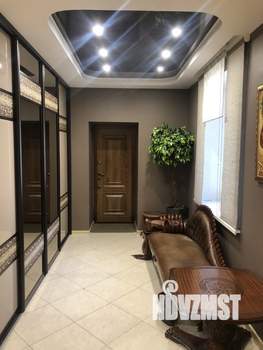 Коттедж 300м&sup2;, 3-этажный, на длительный срок, 