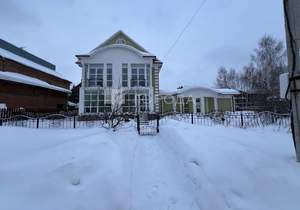 Дом 375м&sup2;, 3-этажный, на длительный срок, 