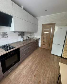 Дом 200м&sup2;, 2-этажный, на длительный срок, 