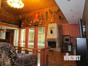 Дом 1000м&sup2;, 3-этажный, посуточно, 