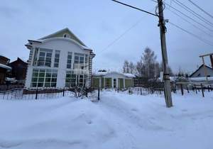 Дом 375м&sup2;, 3-этажный, на длительный срок, 