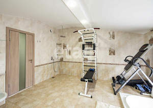 Дом 600м&sup2;, 2-этажный, на длительный срок, 