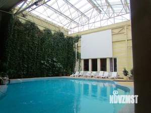 Дом 1000м&sup2;, 3-этажный, посуточно, 