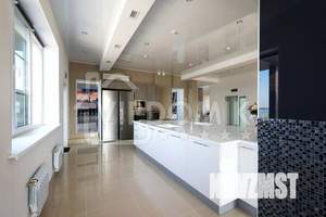 Дом 600м&sup2;, 2-этажный, посуточно, 