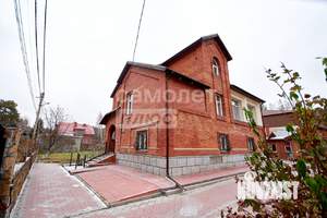 Коттедж 440м&sup2;, 3-этажный, на длительный срок, 