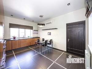 Дом 300м&sup2;, 2-этажный, на длительный срок, 