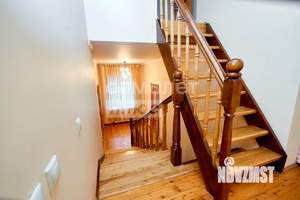 Коттедж 440м&sup2;, 3-этажный, на длительный срок, 