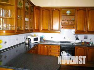 Дом 350м&sup2;, 2-этажный, посуточно, 