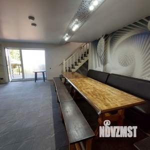 Дом 300м&sup2;, 2-этажный, посуточно, 