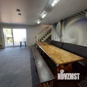 Дом 300м&sup2;, 2-этажный, посуточно, 