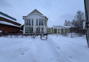 Дом 375м&sup2;, 2-этажный, на длительный срок, 