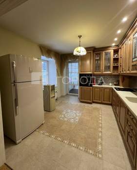 Дом 375м&sup2;, 3-этажный, на длительный срок, 