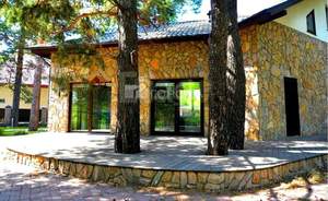 Дом 300м&sup2;, 2-этажный, на длительный срок, 