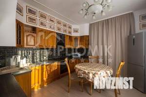 Дом 430м&sup2;, 3-этажный, посуточно, 