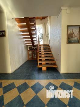 Дача 550м², 3-этажный, участок 13 сот.  