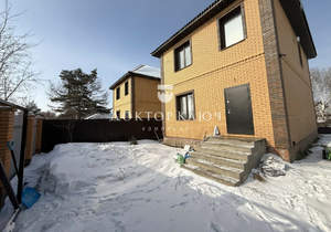 Дом 180м&sup2;, 3-этажный, участок 4 сот.  