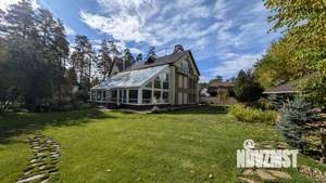 Дом 626м&sup2;, 3-этажный, участок 24 сот.  