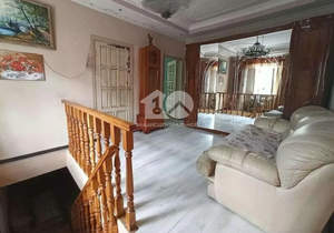 Дом 105м&sup2;, 2-этажный, участок 6 сот.  