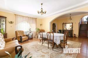 Коттедж 640м², 3-этажный, участок 9 сот.  