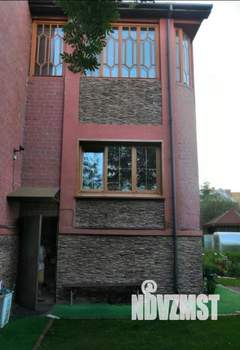 Коттедж 320м², 3-этажный, участок 6 сот.  