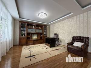 Дом 240м&sup2;, 3-этажный, участок 8 сот.  