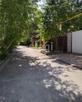 Дом 487м&sup2;, 3-этажный, участок 8 сот.  