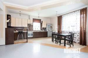 Коттедж 340м², 3-этажный, участок 10 сот.  