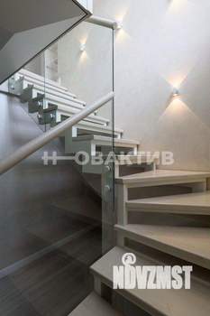 Дом 400м², 3-этажный, участок 10 сот.  